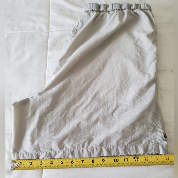 Columbia Sportswear Women's Shorts.  Size L - Picture 8 of 9